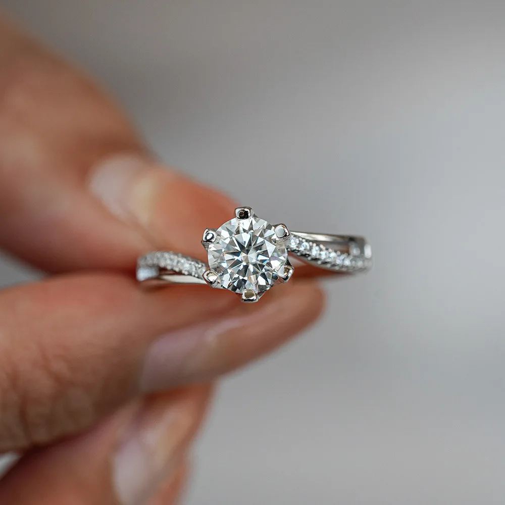 Anel de Noivado Clássico de Lu - Moissanite Engagement Ring 1 Carat avaliação e preço